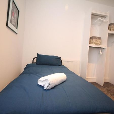 Media Manor - Fully Refurbished In 2022 - Large 6 Bedrooms, 3 Bathrooms Plus Media Games Room Blackpool Dış mekan fotoğraf