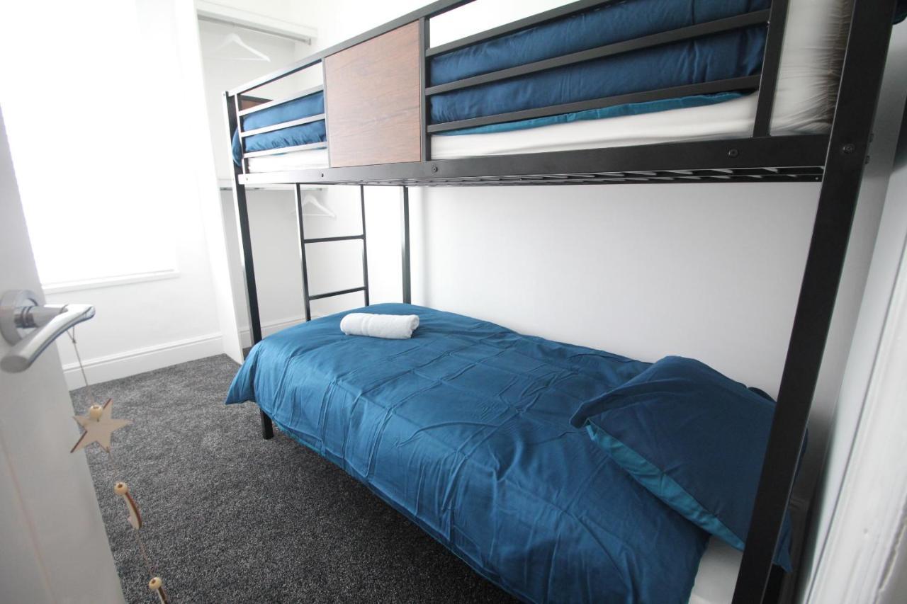 Media Manor - Fully Refurbished In 2022 - Large 6 Bedrooms, 3 Bathrooms Plus Media Games Room Blackpool Dış mekan fotoğraf