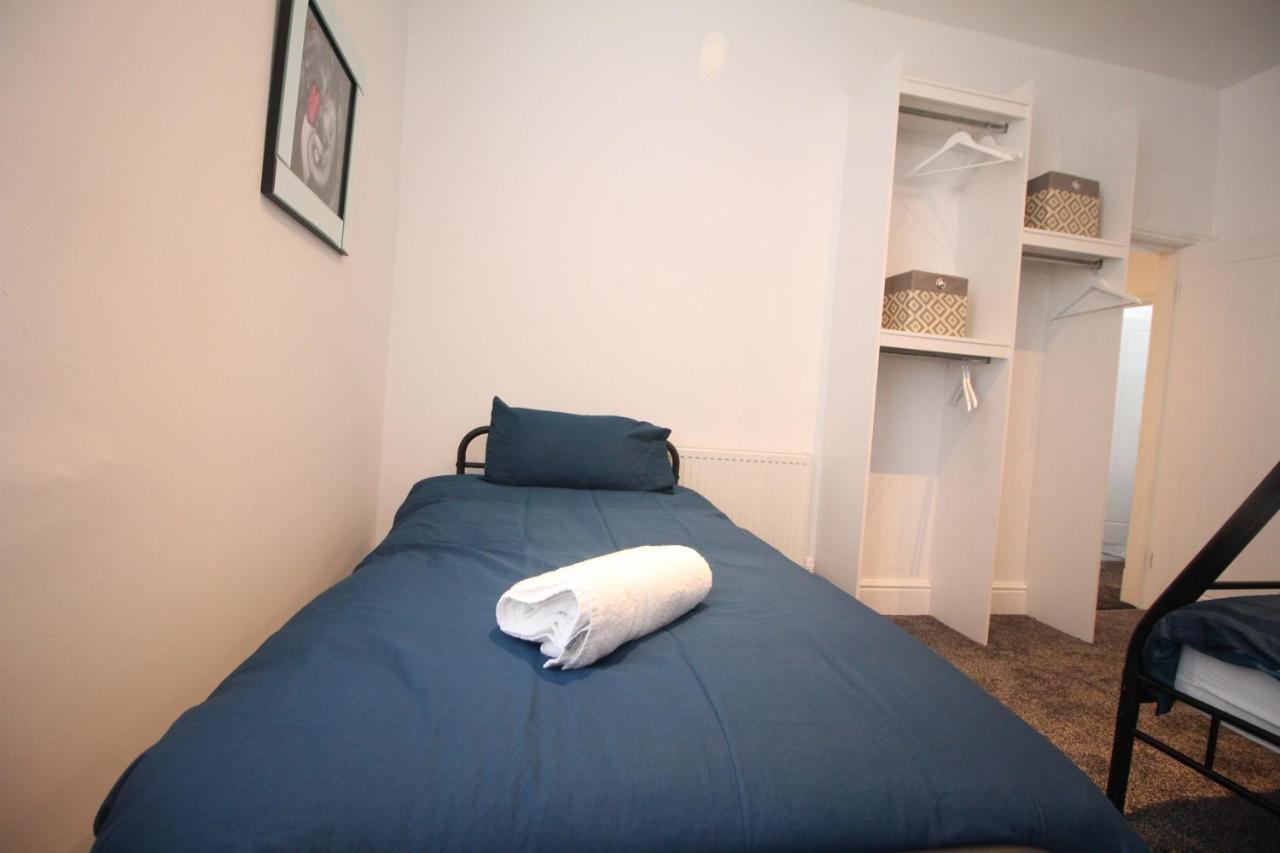 Media Manor - Fully Refurbished In 2022 - Large 6 Bedrooms, 3 Bathrooms Plus Media Games Room Blackpool Dış mekan fotoğraf
