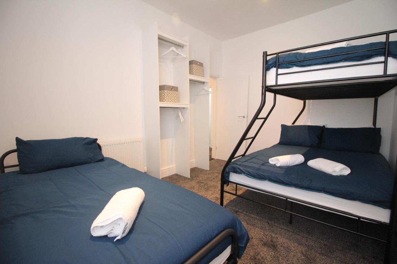 Media Manor - Fully Refurbished In 2022 - Large 6 Bedrooms, 3 Bathrooms Plus Media Games Room Blackpool Dış mekan fotoğraf
