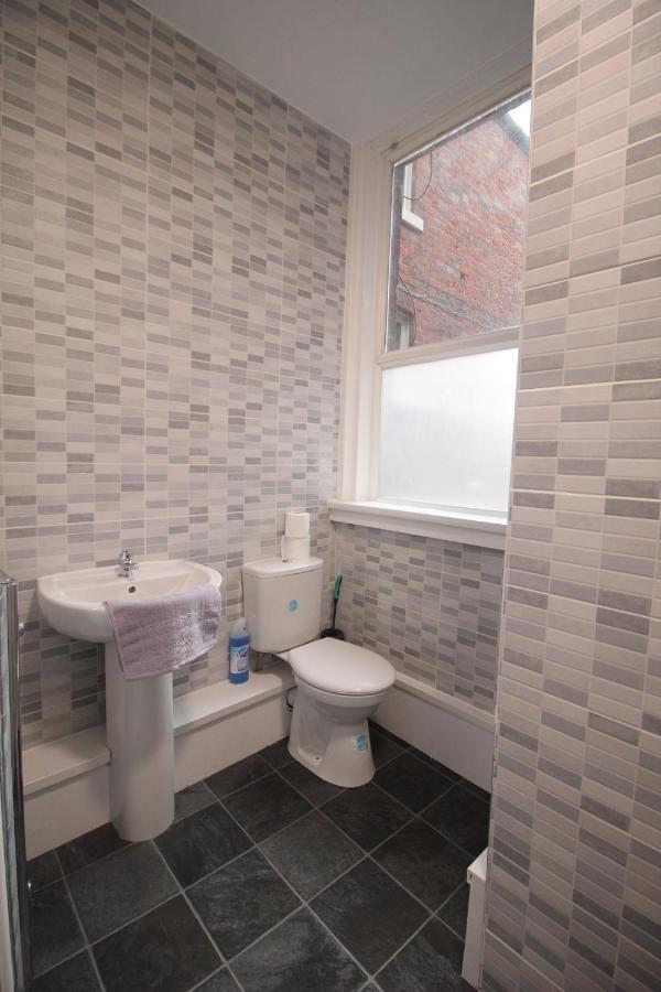 Media Manor - Fully Refurbished In 2022 - Large 6 Bedrooms, 3 Bathrooms Plus Media Games Room Blackpool Dış mekan fotoğraf