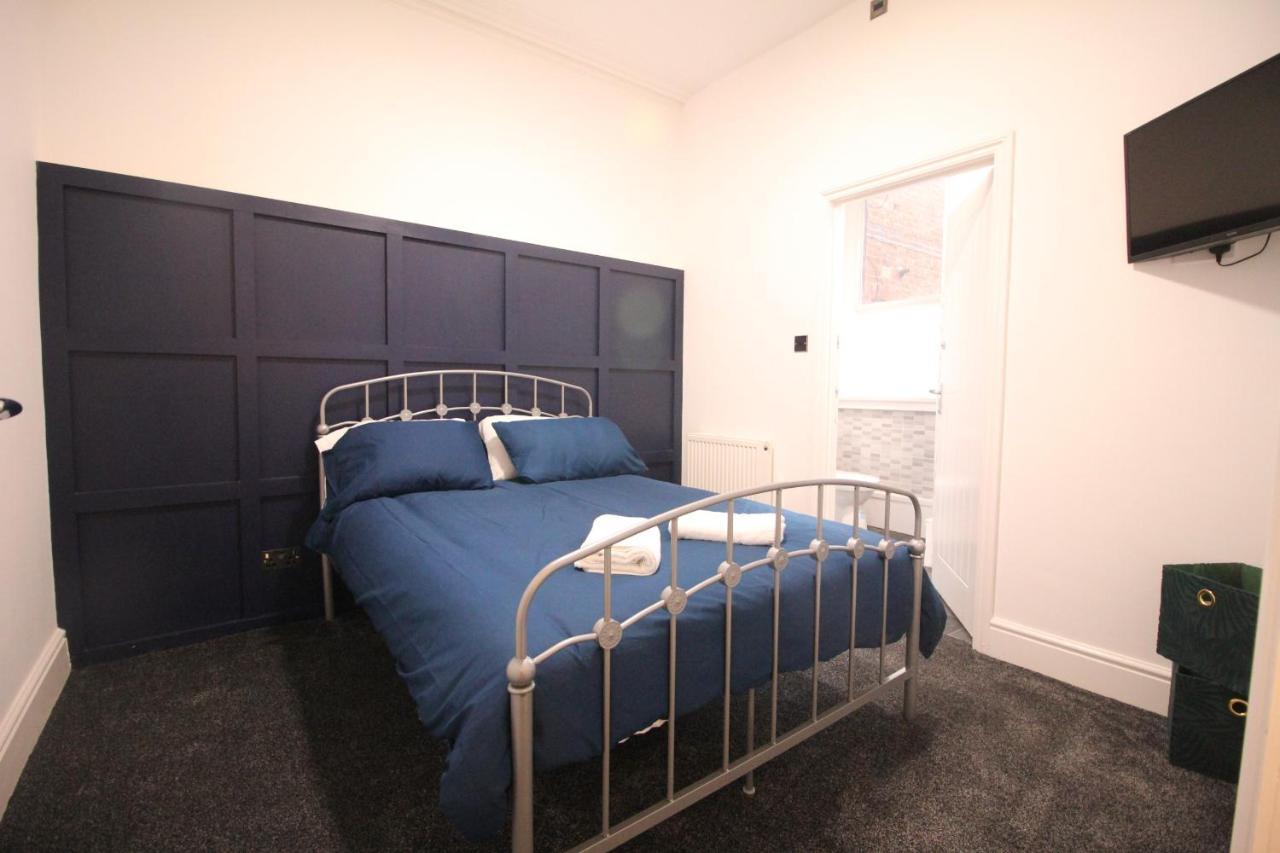 Media Manor - Fully Refurbished In 2022 - Large 6 Bedrooms, 3 Bathrooms Plus Media Games Room Blackpool Dış mekan fotoğraf
