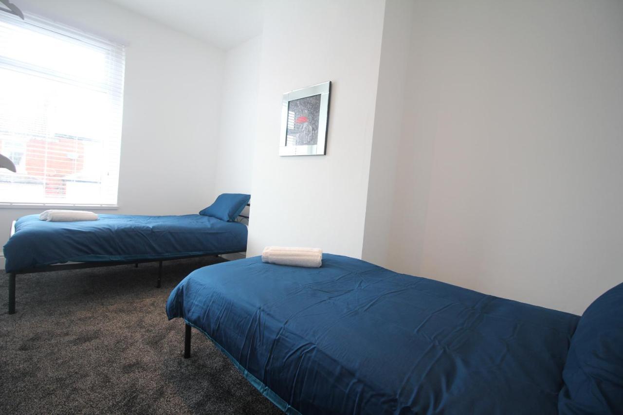 Media Manor - Fully Refurbished In 2022 - Large 6 Bedrooms, 3 Bathrooms Plus Media Games Room Blackpool Dış mekan fotoğraf